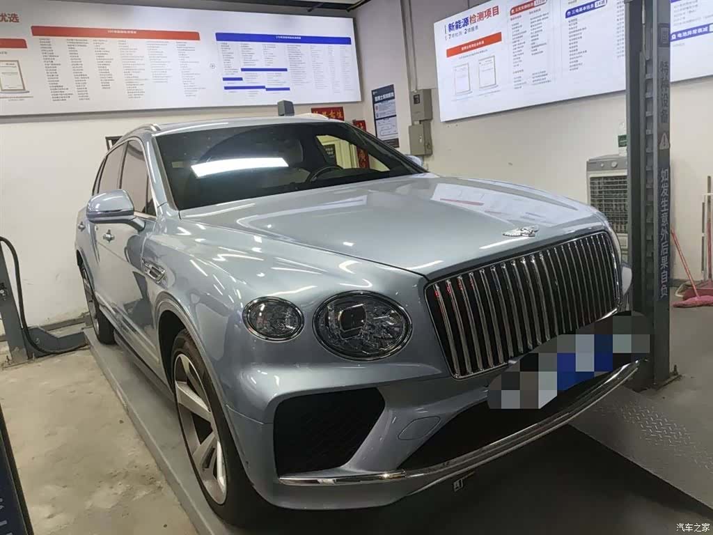 Bentley Bentayga, 2023 все фото