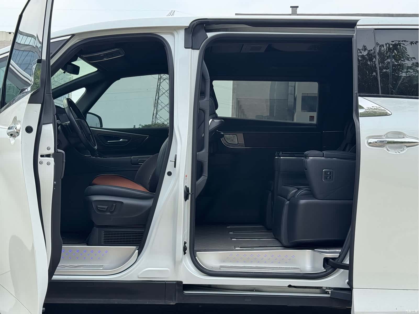 Toyota Vellfire, 2024 13
