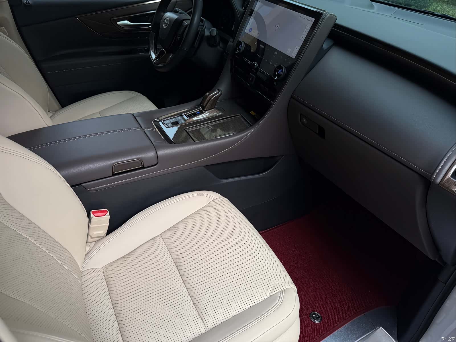 Toyota Alphard, 2024 9