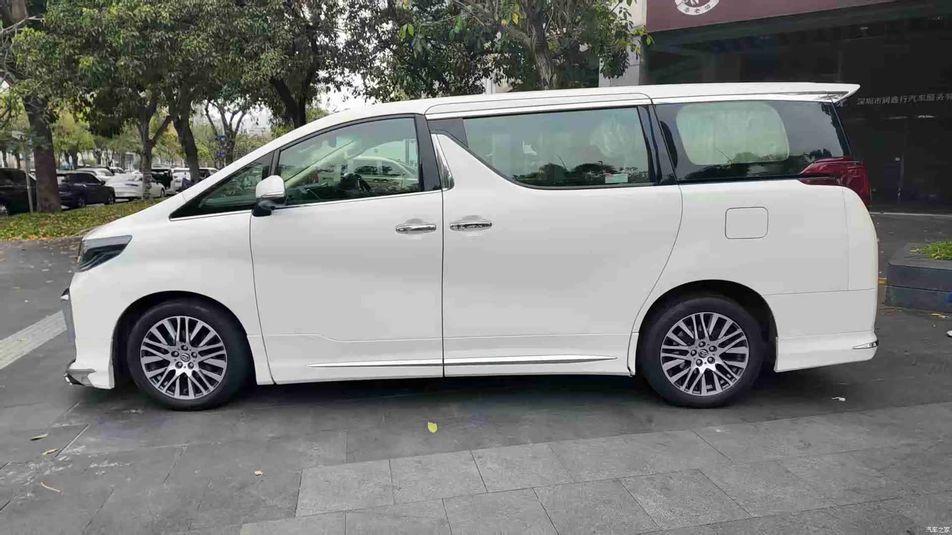 Toyota Alphard, 2017 6
