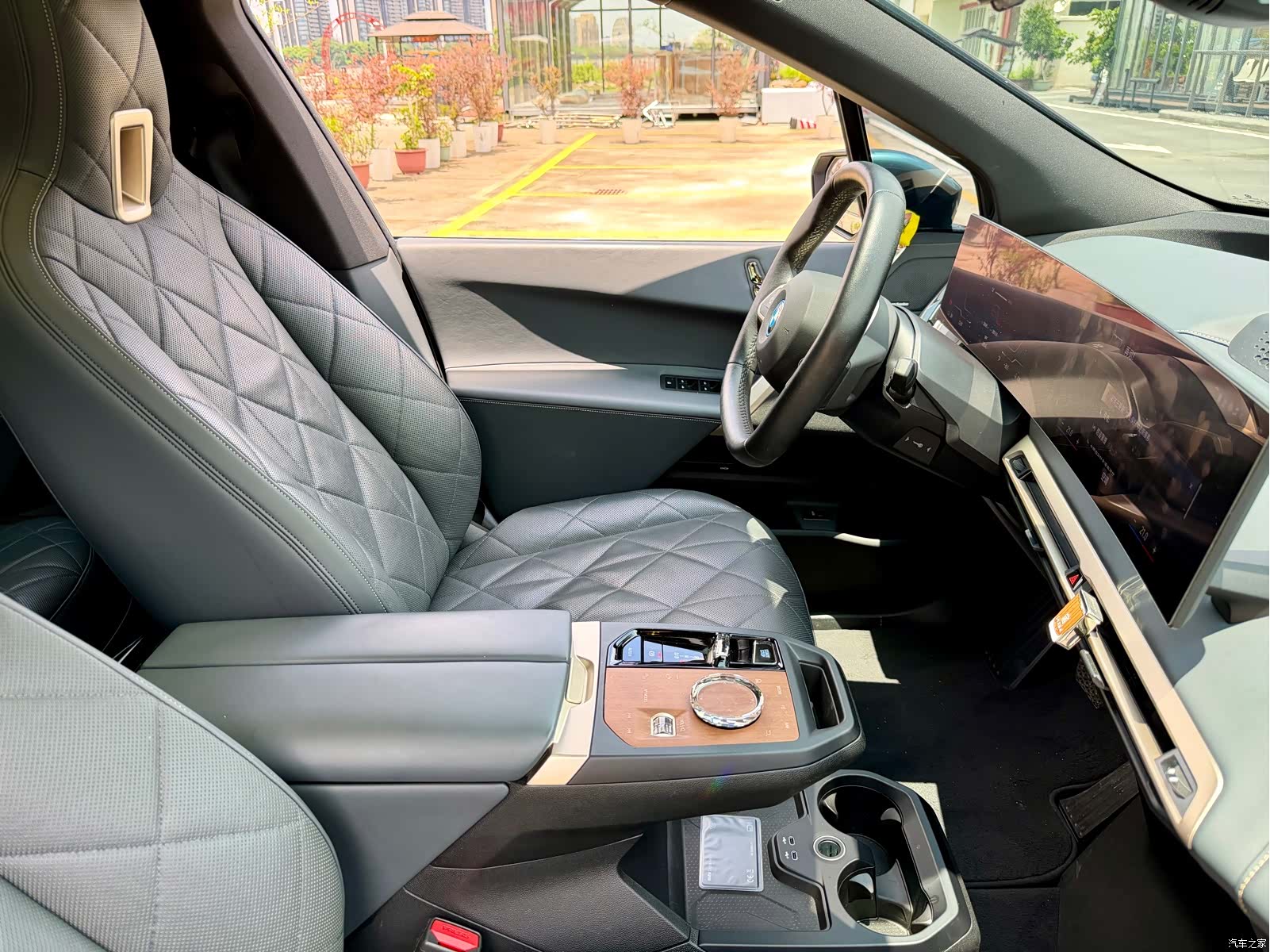 BMW iX, 2022 17
