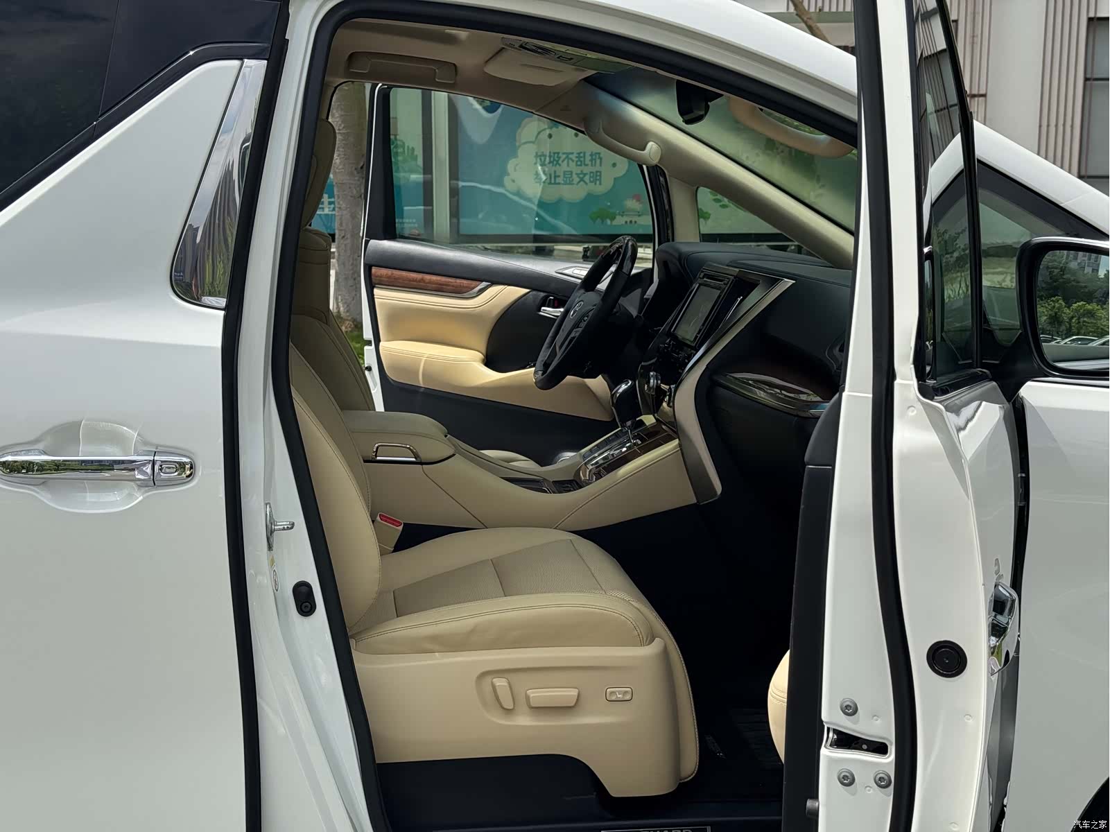 Toyota Alphard, 2018 8