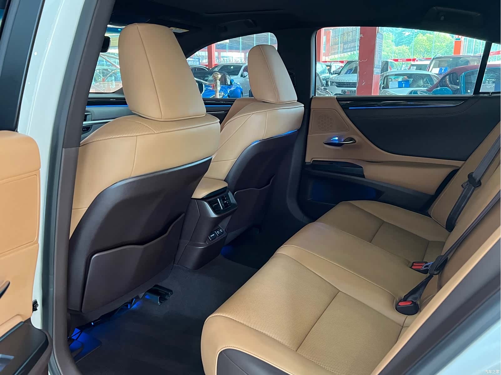 Lexus ES, 2019 8