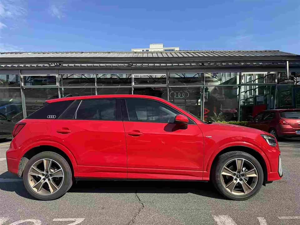 Audi Q2L