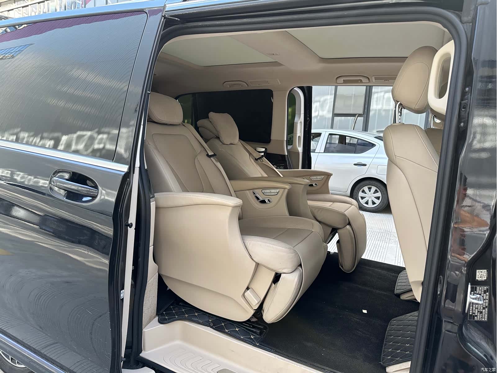 Mercedes-Benz V-Class, 2019 13