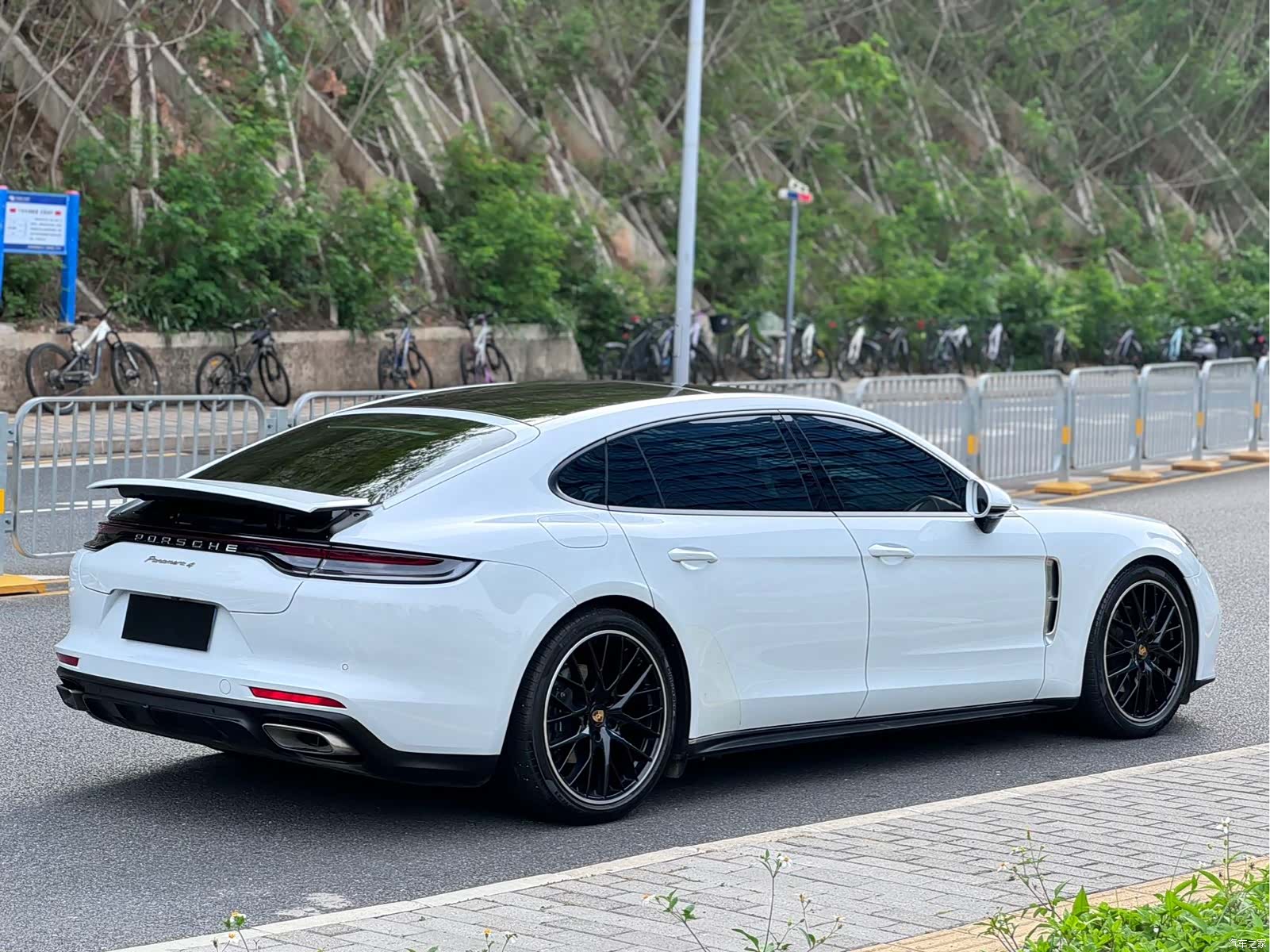 Porsche Panamera, 2022 все фото