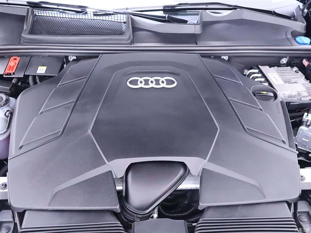 Audi Q8, 2023 24