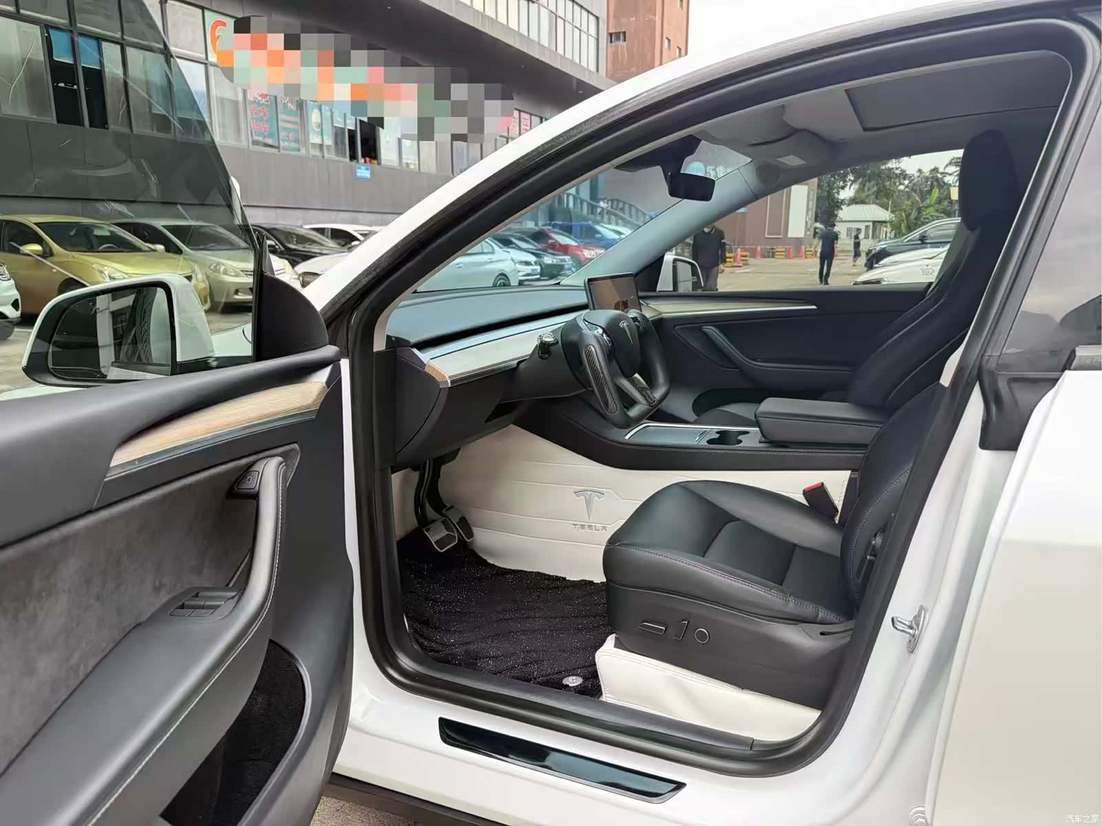 Tesla Model Y, 2023 4
