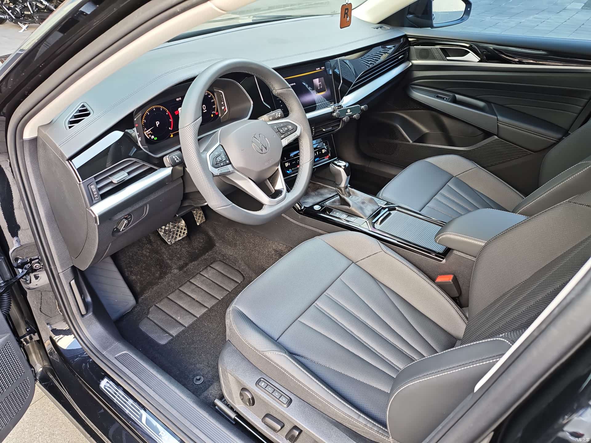 Volkswagen Passat, 2024 11