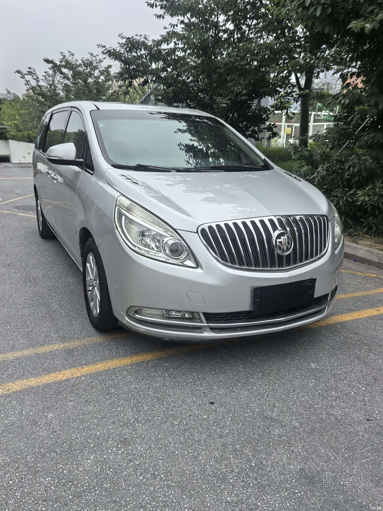 Buick GL8, 2011 2