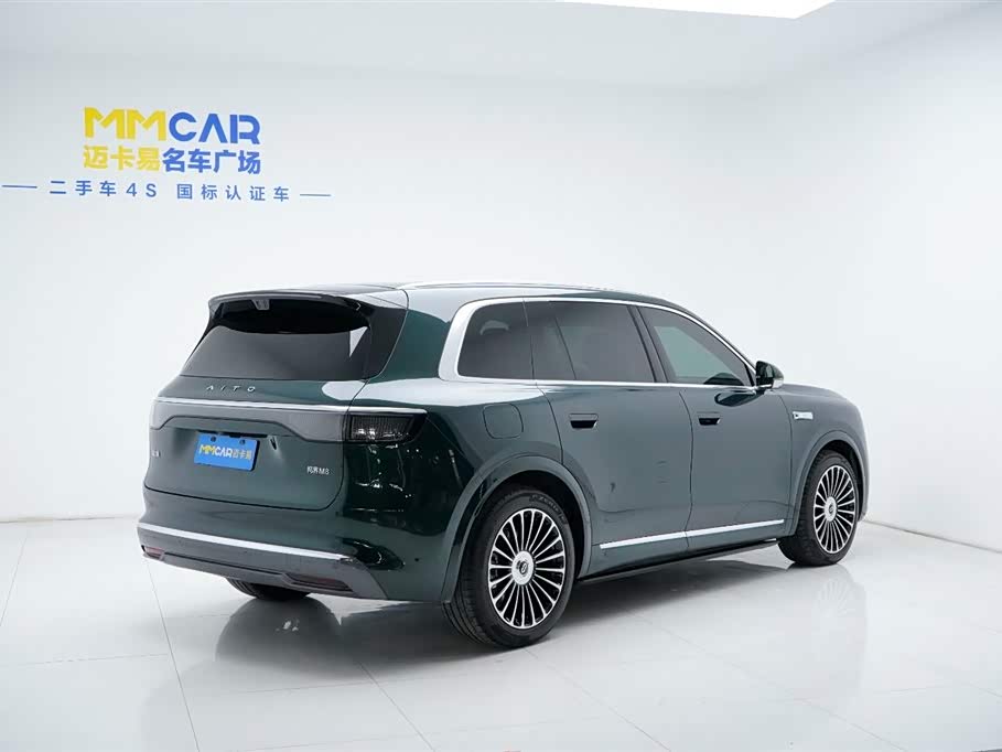 AITO Ask the world M8