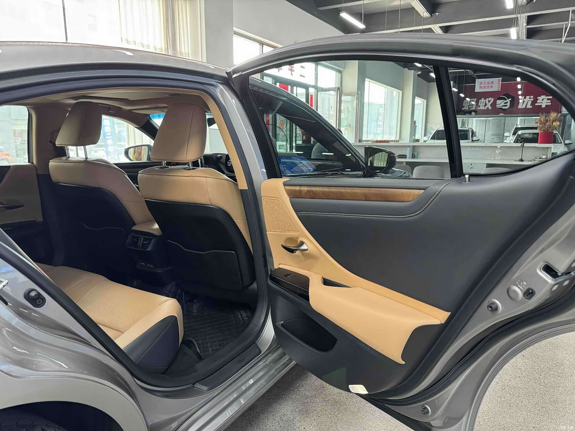Lexus ES, 2023 13