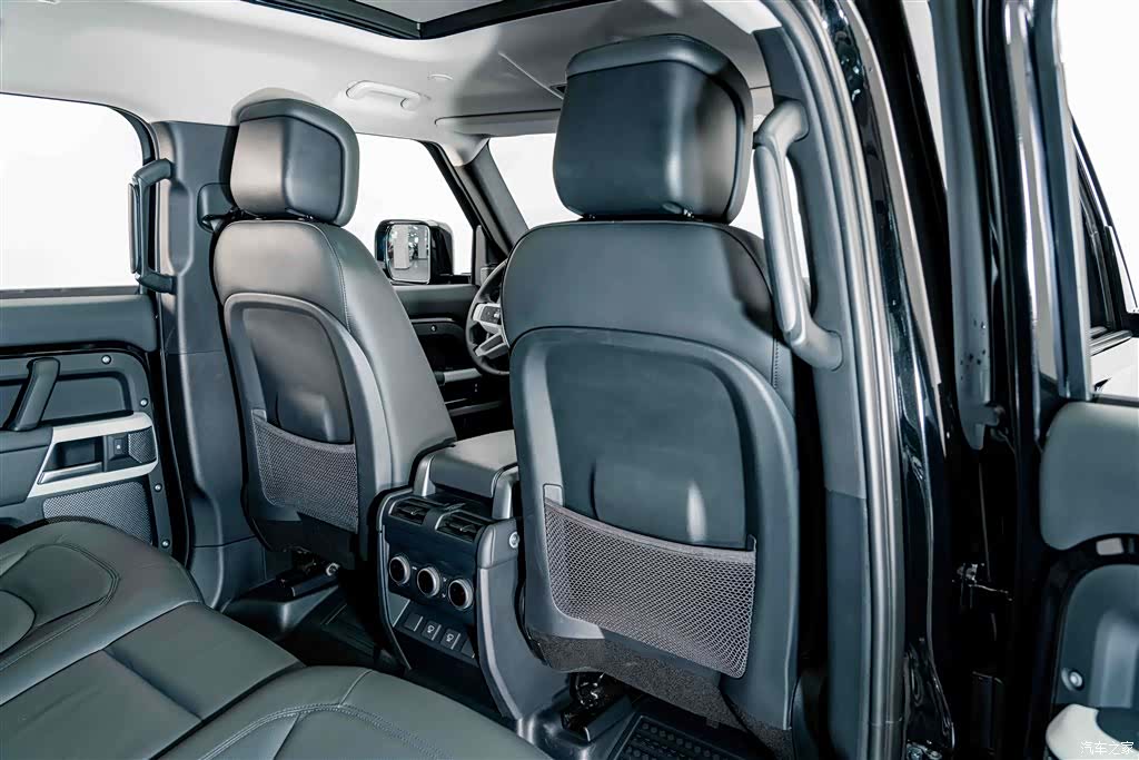 Land Rover Defender, 2024 26