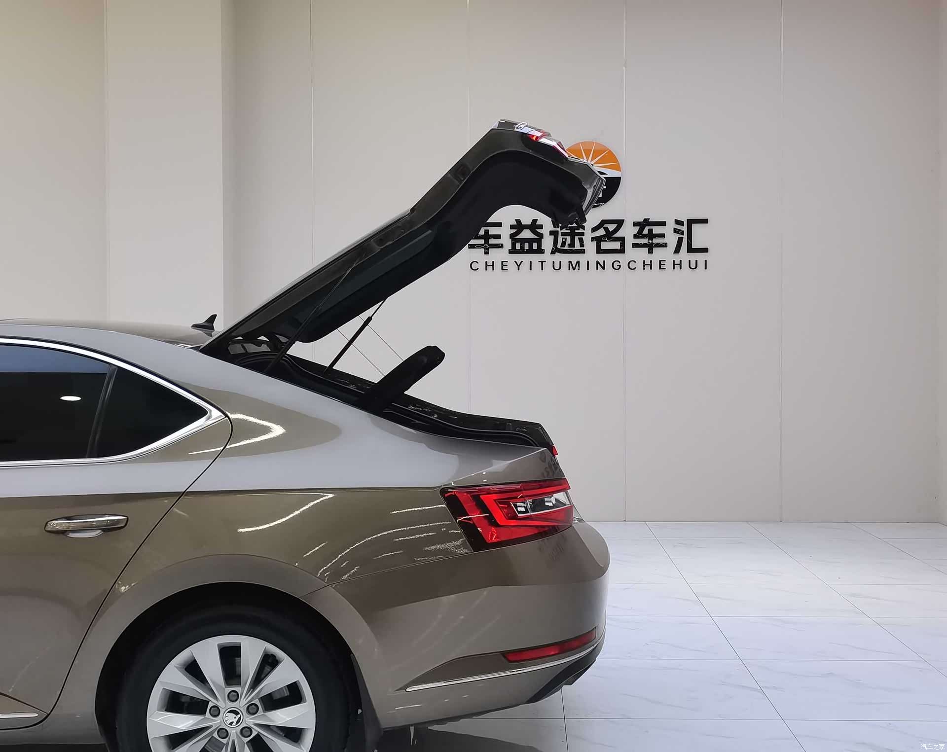 Skoda Superb, 2017 11