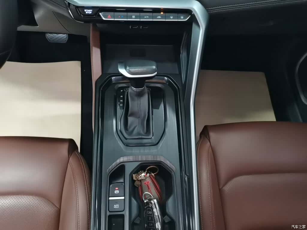 Geely X6, 2022 14