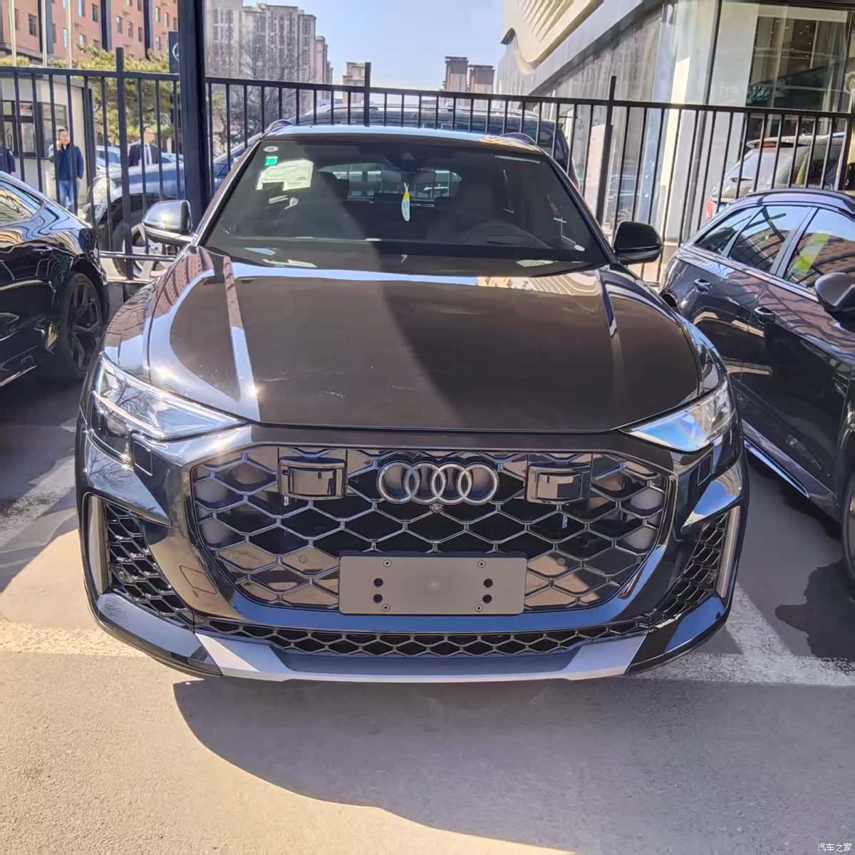 Audi Q8, 1900 1