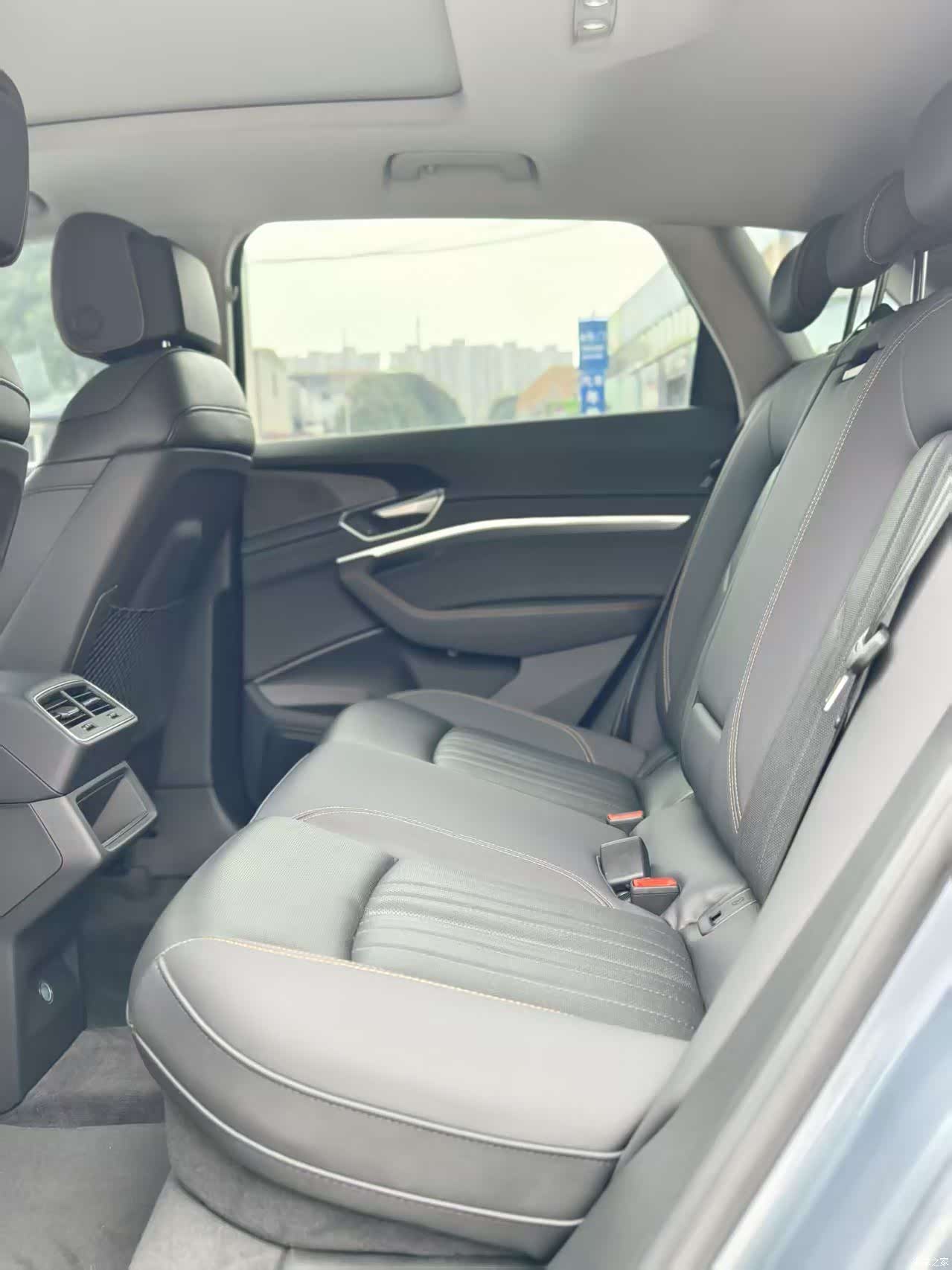 Audi e-tron, 2025 все фото