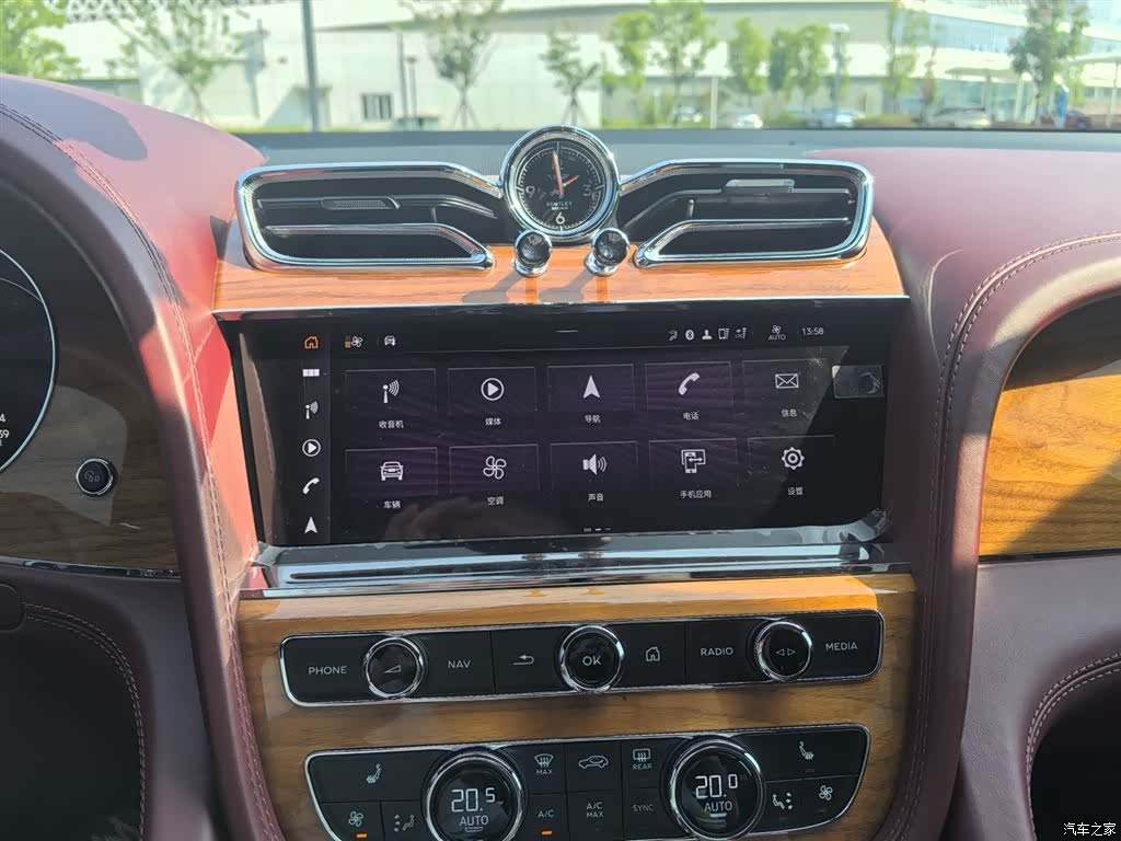 Bentley Bentayga, 2021 4