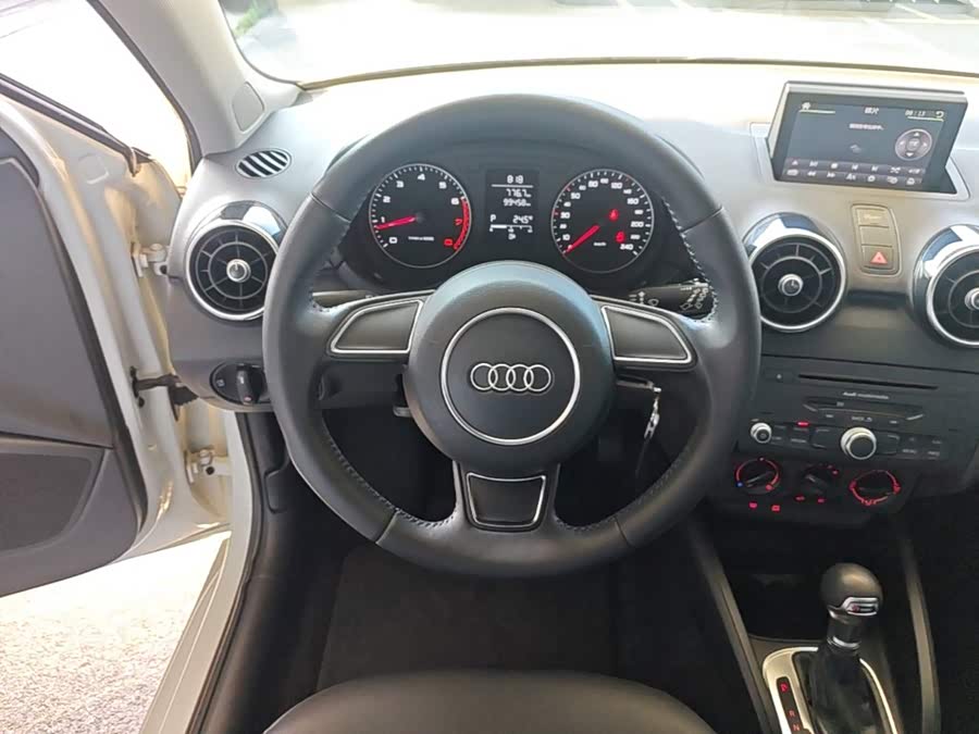 Audi A1 2014, фото 11