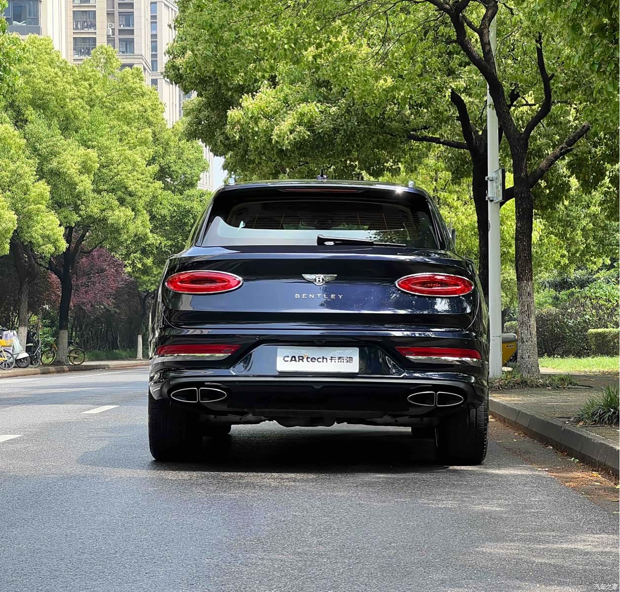 Bentley Bentayga, 2024 4