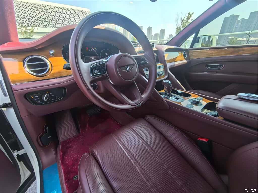 Bentley Bentayga, 2021 8
