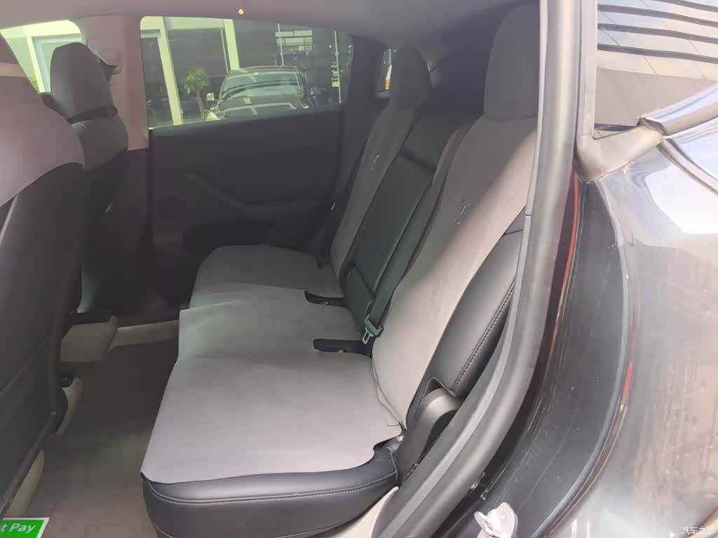 Tesla Model Y, 2024 17