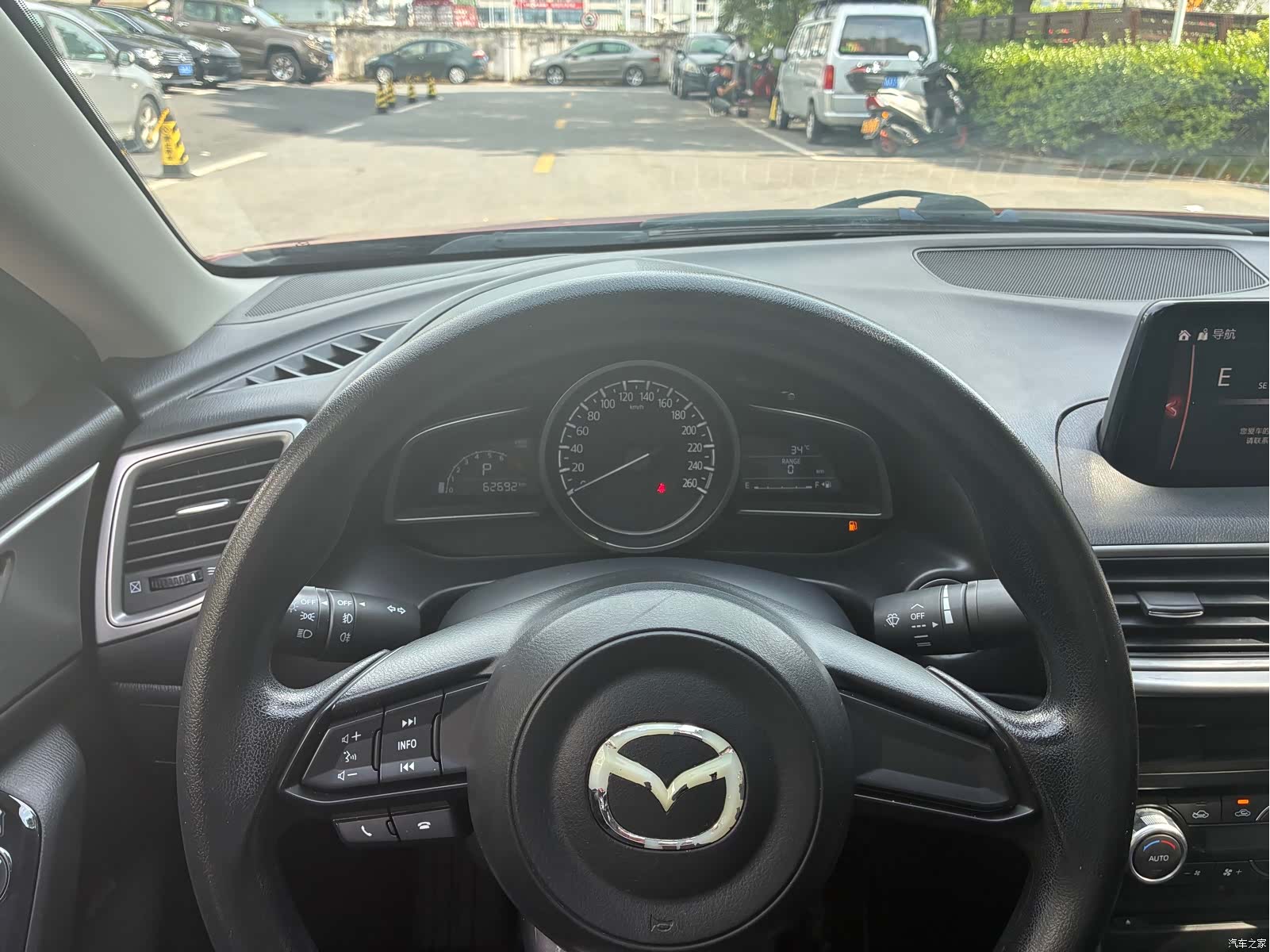 Mazda Mazda3, 2017 11
