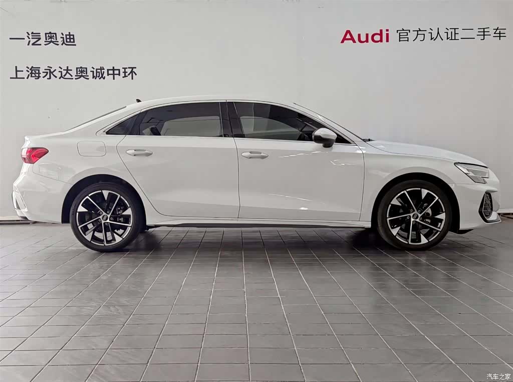 Audi Flying Spur, 2025 3