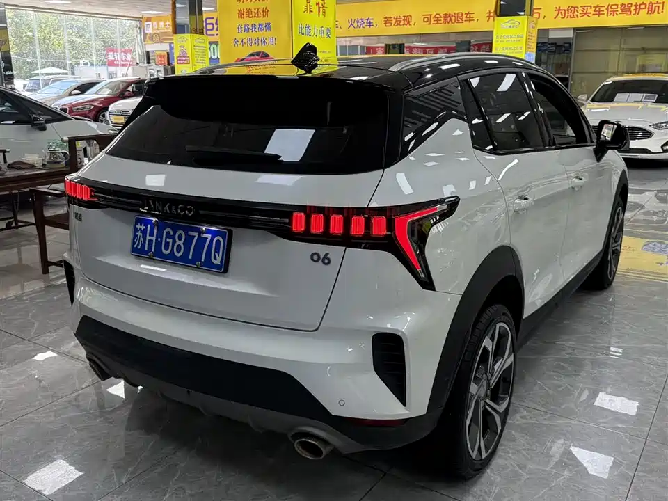 Lynk & Co 06 Lynk & Co 06