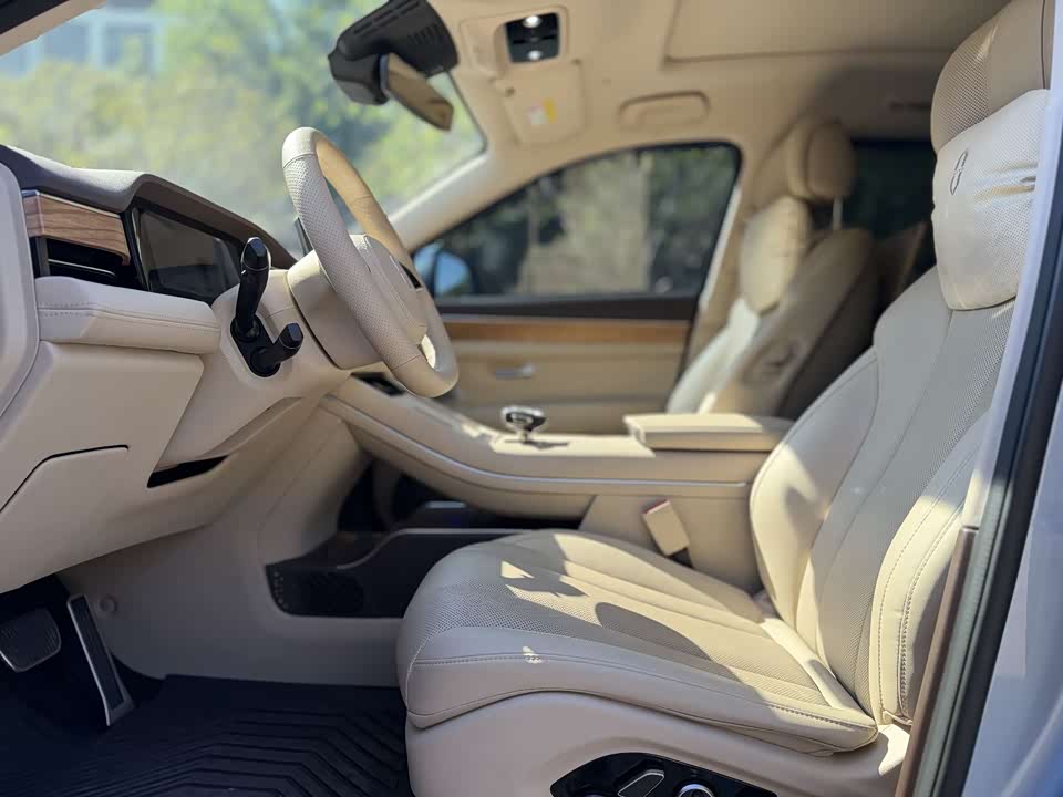 AITO Ask the world M7