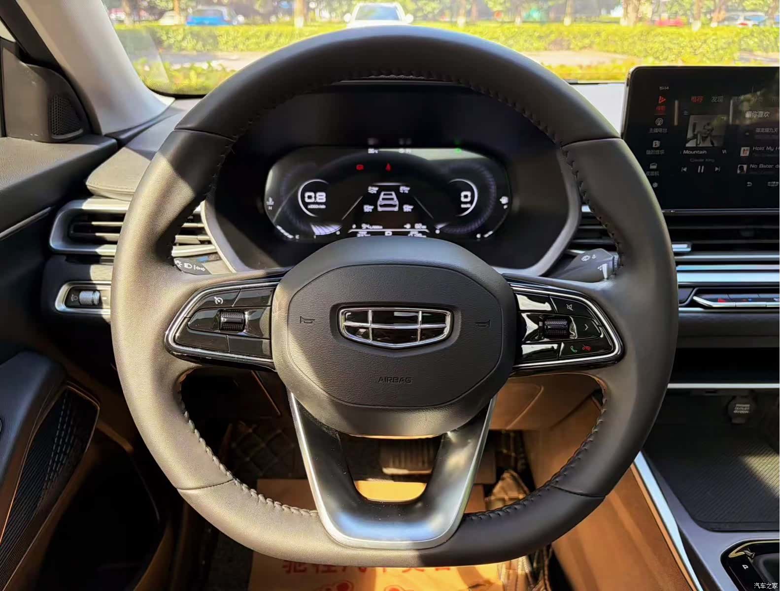 Geely Emgrand, 2022 13
