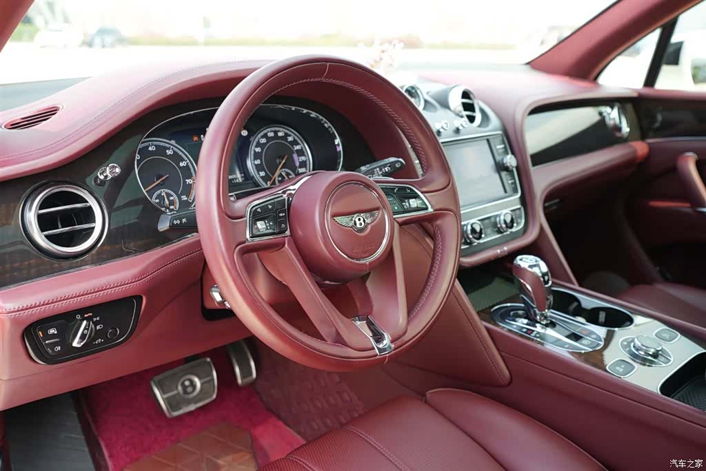 Bentley Bentayga, 2020 12