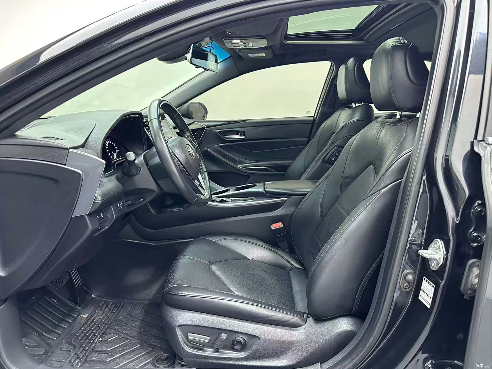 Toyota Avalon, 2022 все фото
