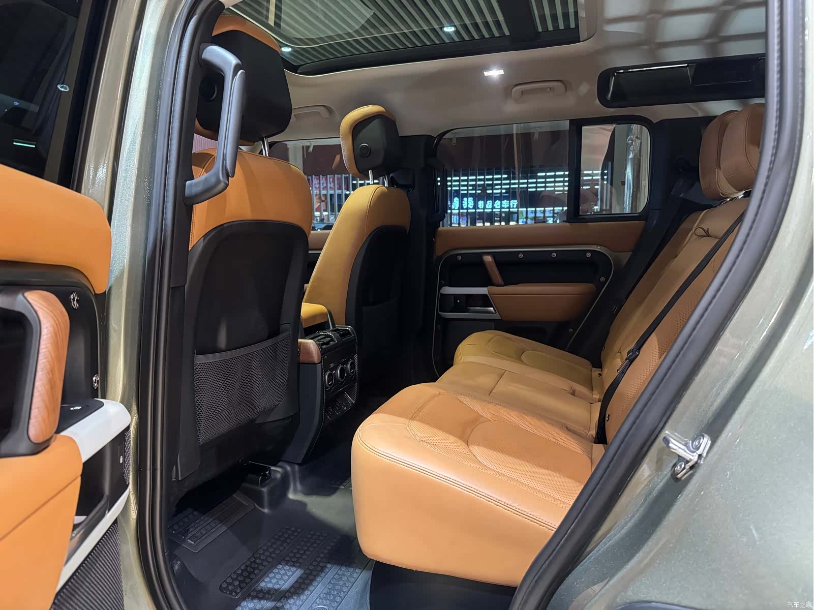 Land Rover Defender, 2023 9