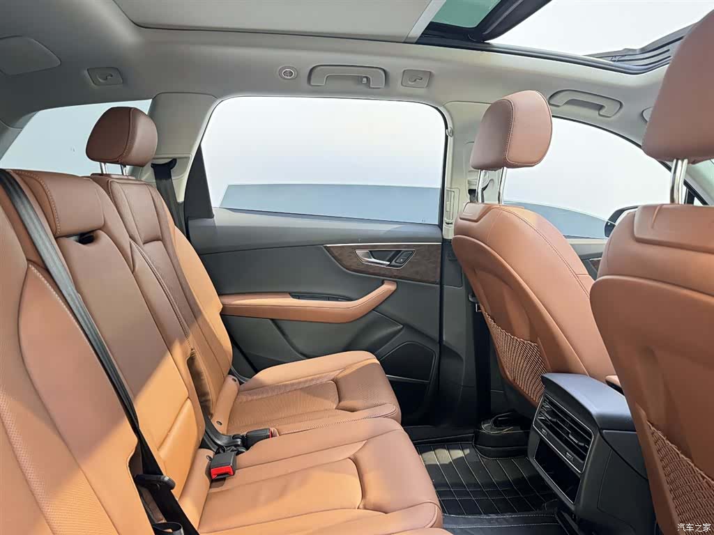Audi Q7, 2025 8