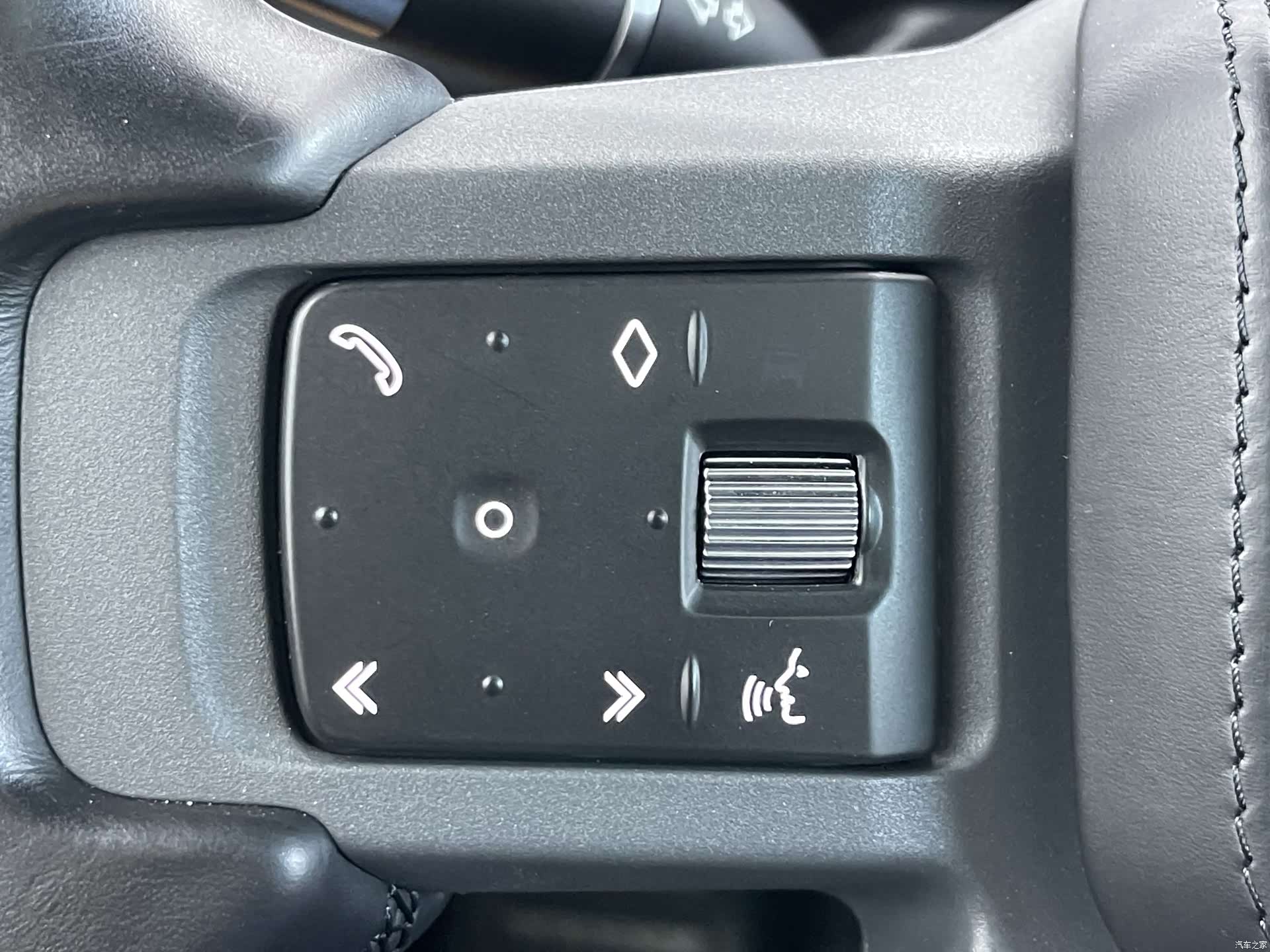 Land Rover Defender, 2021 7