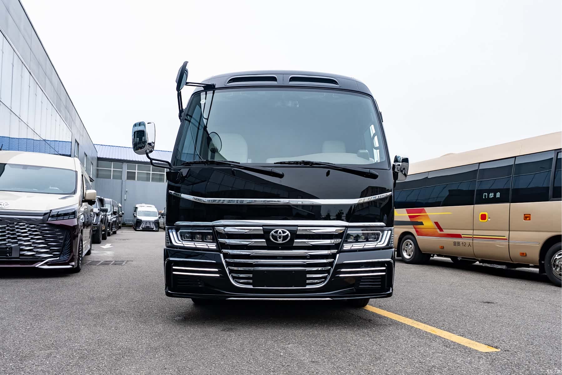 Toyota Coaster, 2025 1