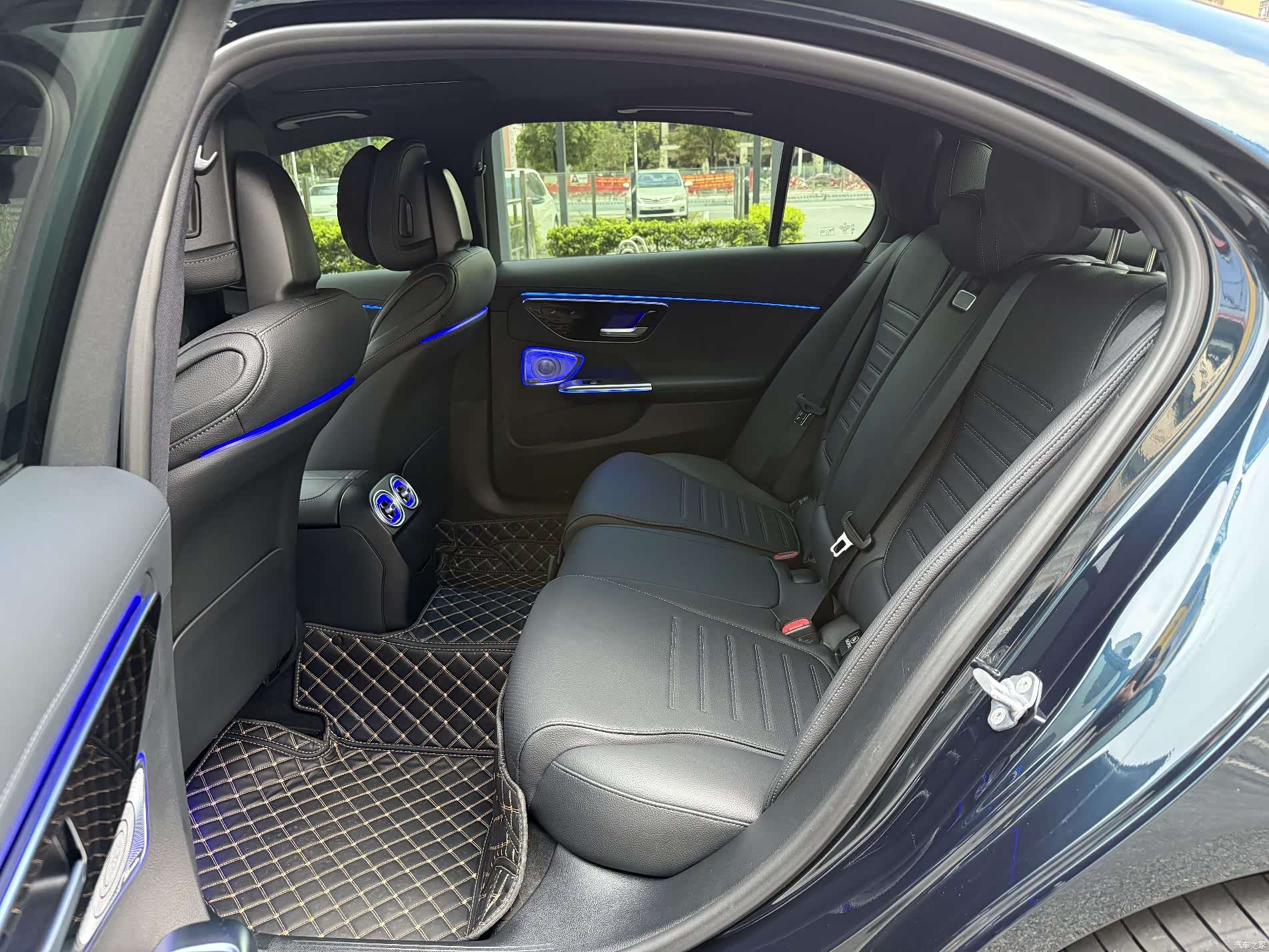 Mercedes-Benz C-Class, 2023 15