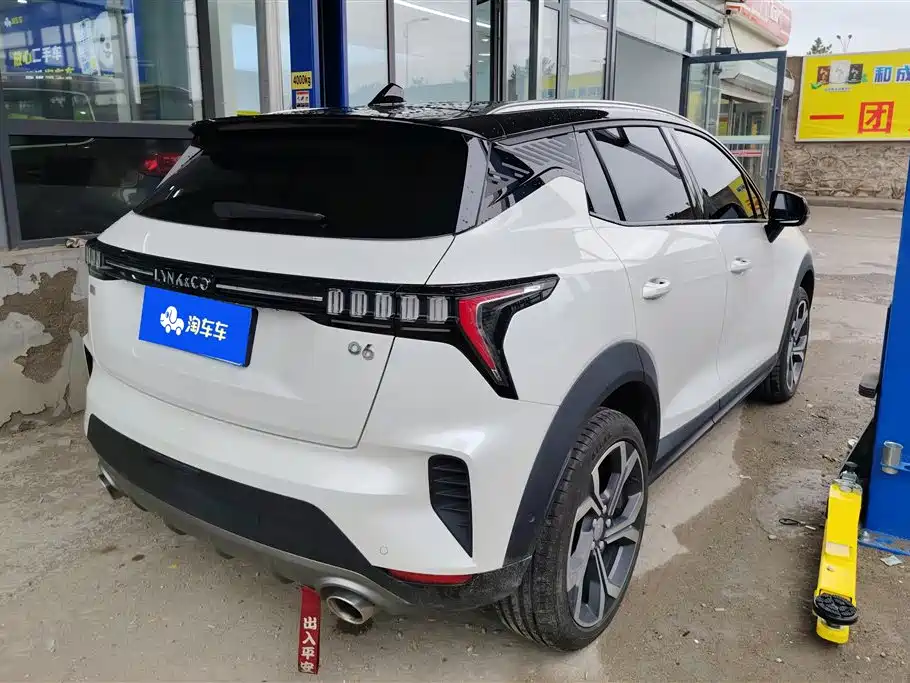 Lynk & Co 06