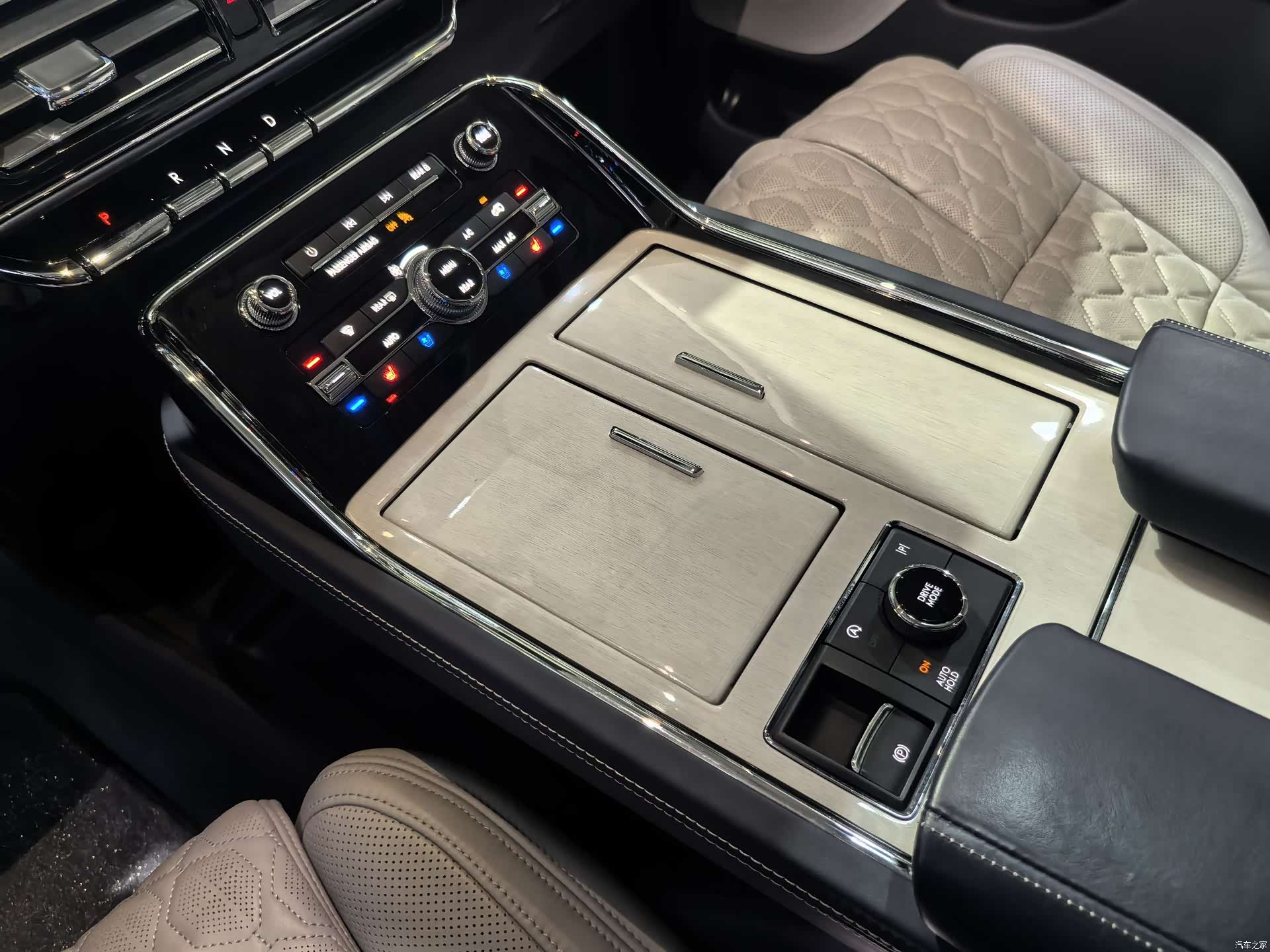 Lincoln Navigator, 2023 8