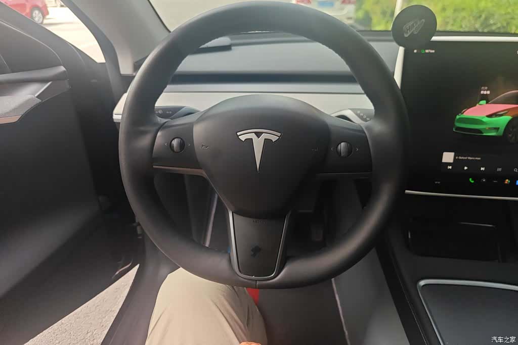 Tesla Model Y, 2023 15