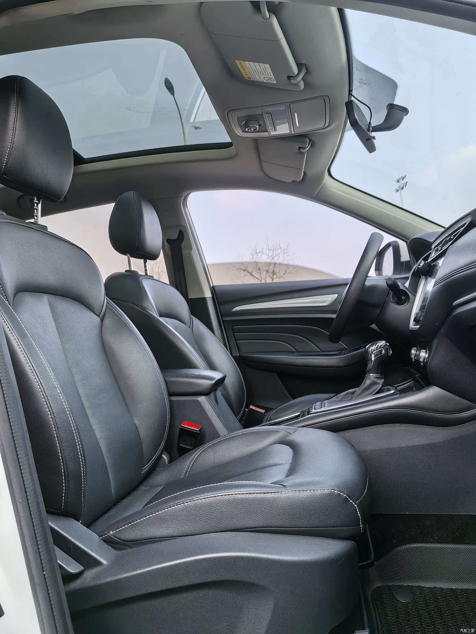 Roewe RX3, 2018 12