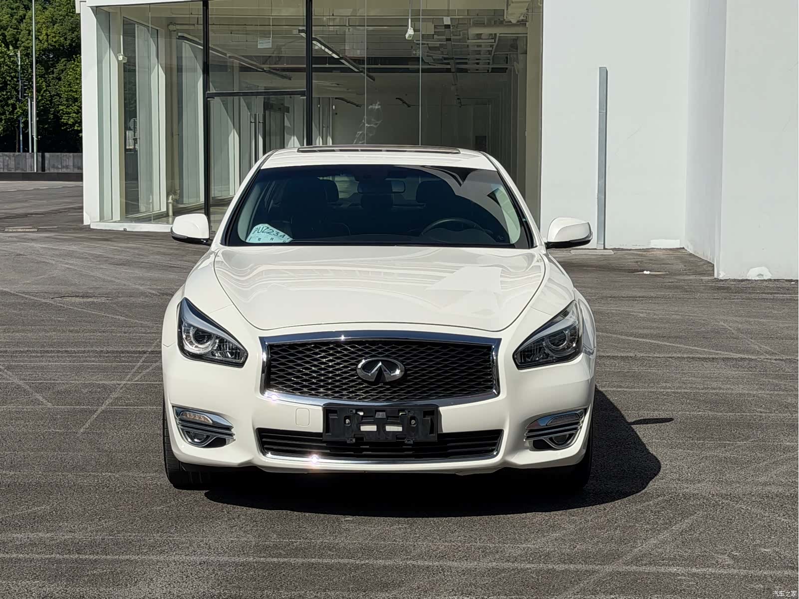 Infiniti Q70, 2016 3
