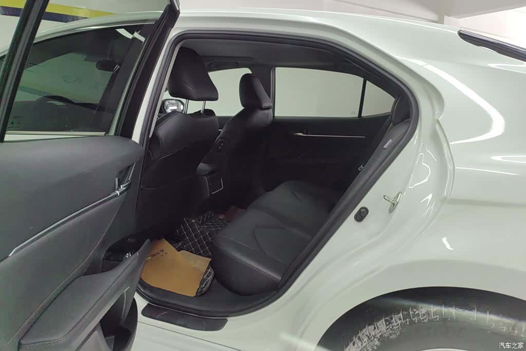 Toyota Camry, 2023 11