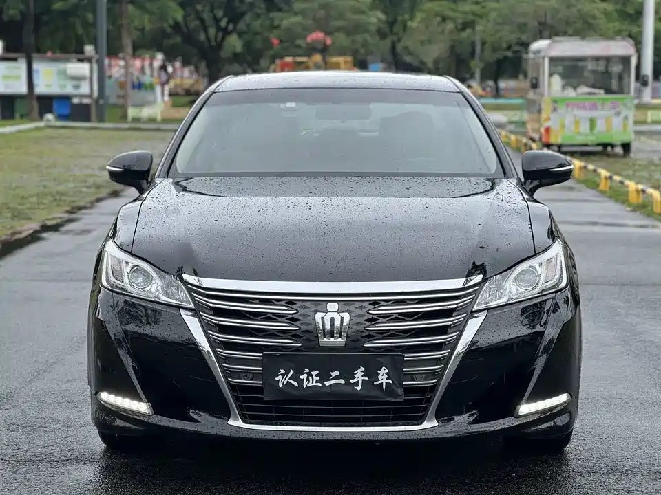 Toyota crown