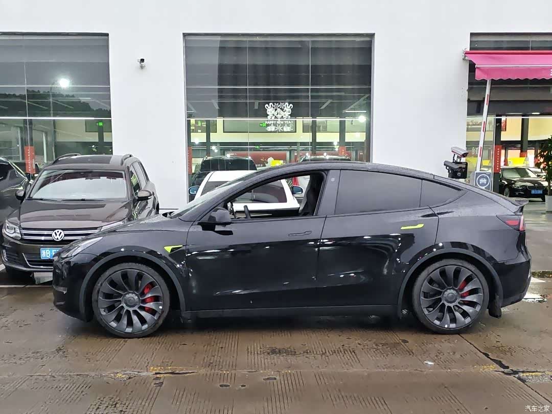 Tesla Model Y, 2022 3
