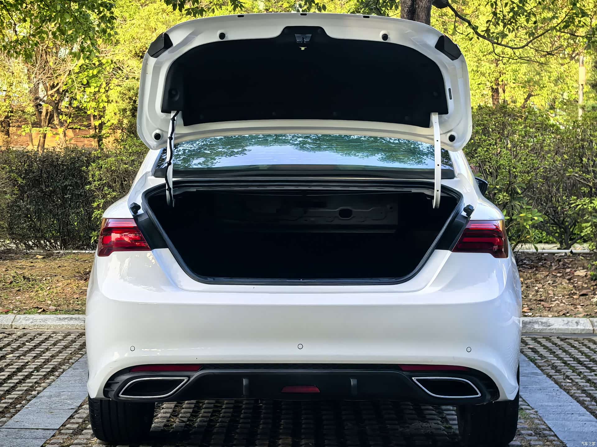 Geely Binray, 2022 13