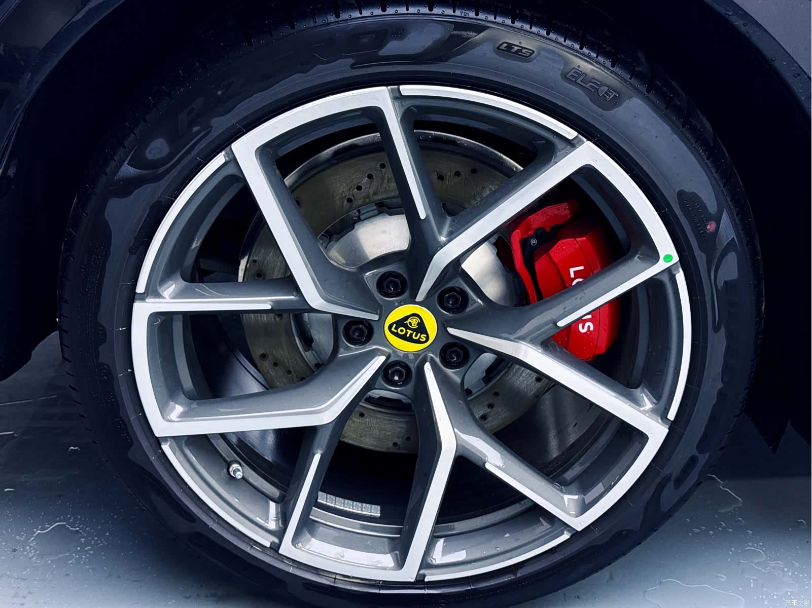 Lotus ELETRE, 2026 25