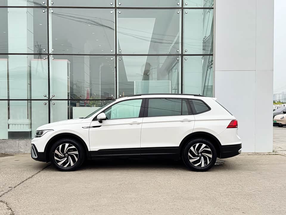 Volkswagen Tiguan L
