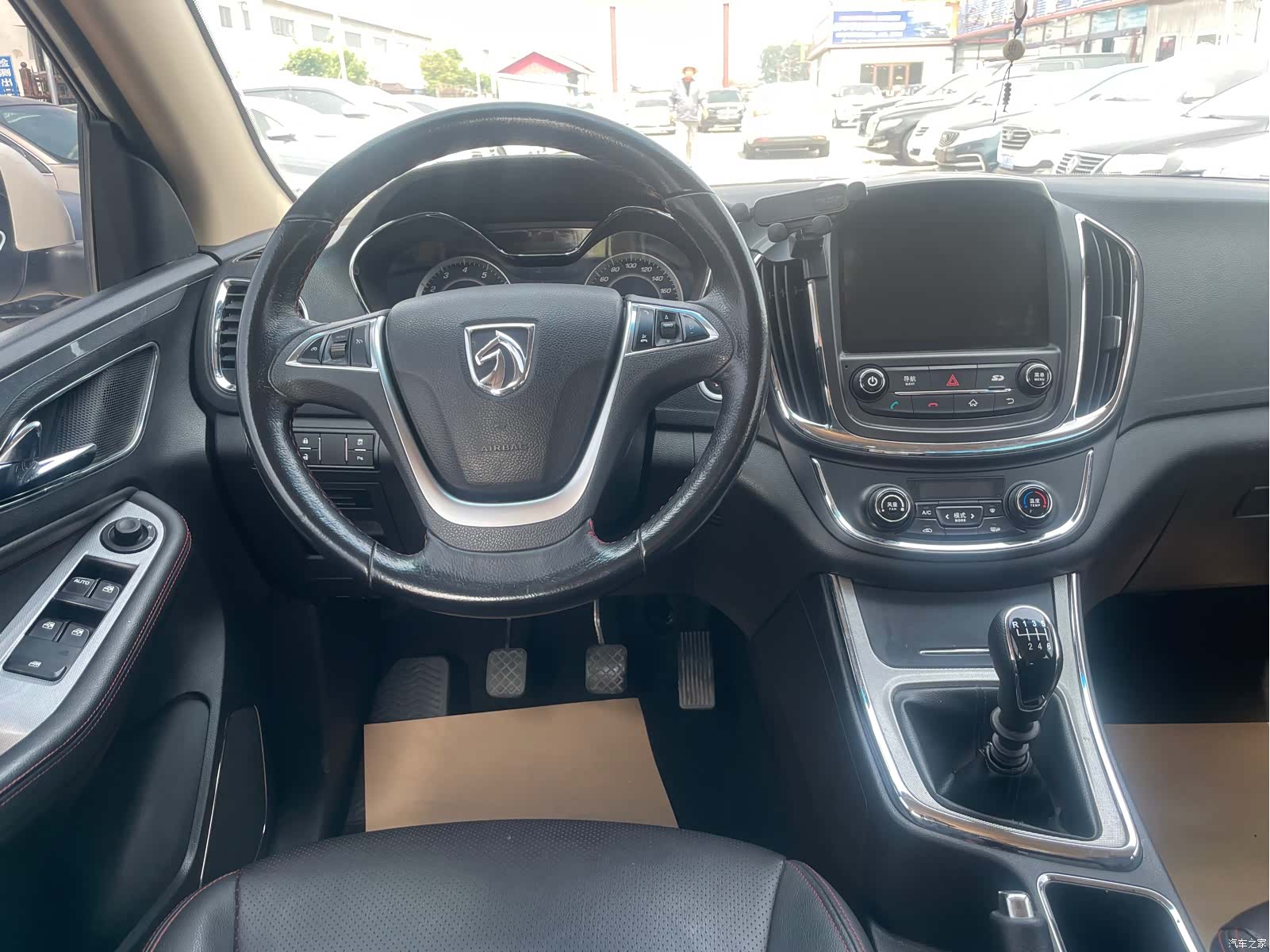 Wuling 560, 2016 9